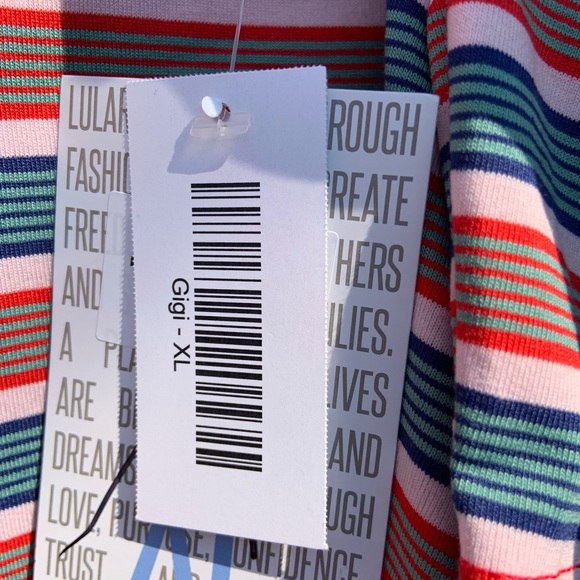 Lularoe Gigi Shirt NWT - Picture 3 of 4